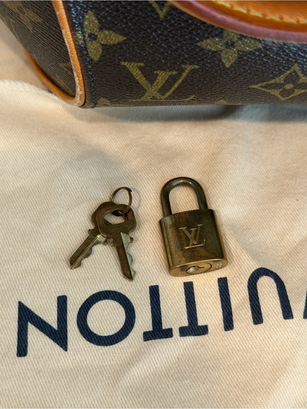 Authentic Vintage Louis Vuitton Monogram Ellipse PM Satchel Bag - Picture 6 of 7